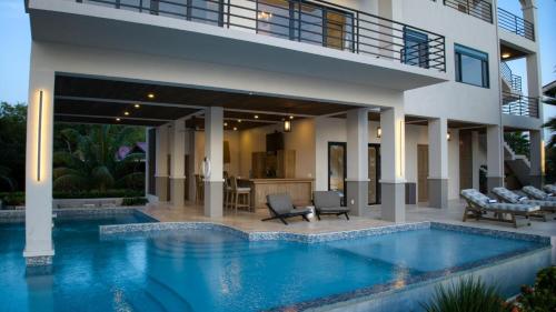 Plattegronden, NEW 3 Story Waterfront 4Bedroom Villa with Amazing Sunset Mountain Views in Maya Beach