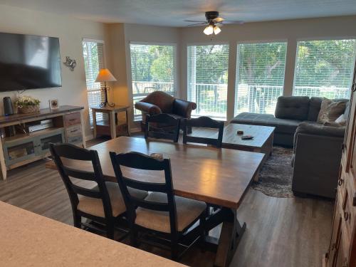 Remington River Retreat WW C201