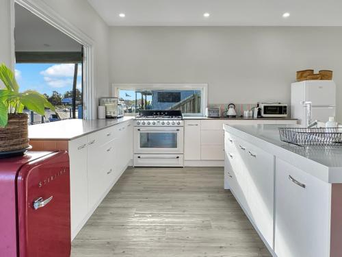 Konyha, South Stradbroke Island Waters 4 bed, 3 bath, 10 guests, private beach & pontoon in Dél Stradbroke sziget