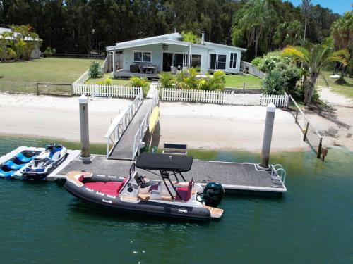 A szálláshely kívülről, South Stradbroke Island Waters 4 bed, 3 bath, 10 guests, private beach & pontoon in Dél Stradbroke sziget