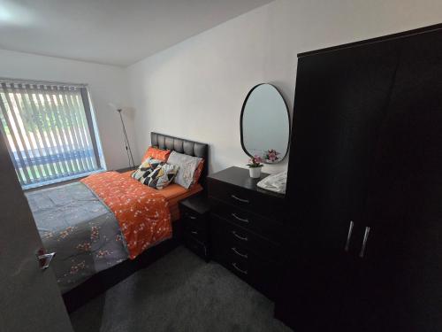 Lovely 3 Bed Ground Floor Apartment Near QE Hospital Harborne Birmingham New, Wolverhampton