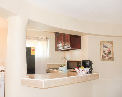Étterem, 2BR Villa Ocean Views Beach 5mins to Airport in Boscobel