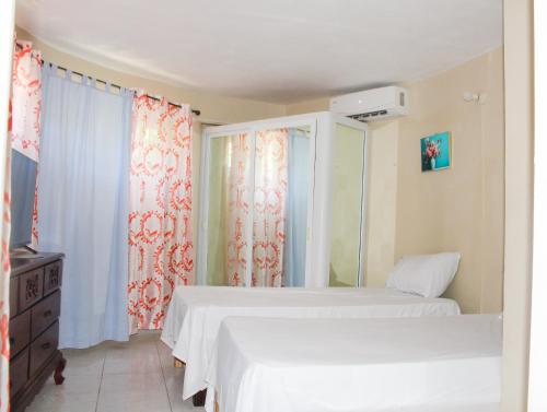 2BR Villa Ocean Views Beach 5mins to Airport in Boscobel