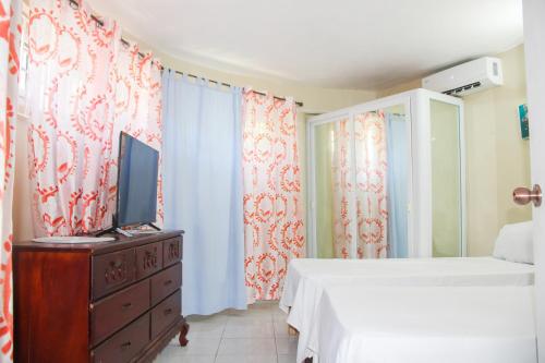 2BR Villa Ocean Views Beach 5mins to Airport in Boscobel