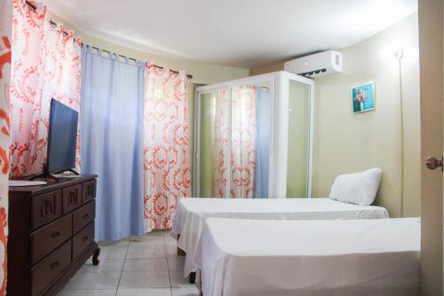 2BR Villa Ocean Views Beach 5mins to Airport in Boscobel