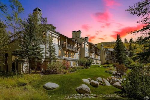 5 Bedroom Ski-Inski-Out Luxury Townhome In The Meadows Townhomes