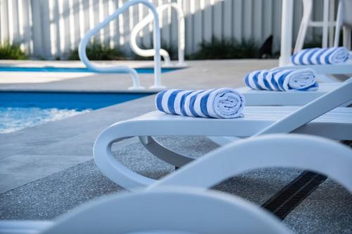 Moby Dick Waterfront Resort Motel - 수영장