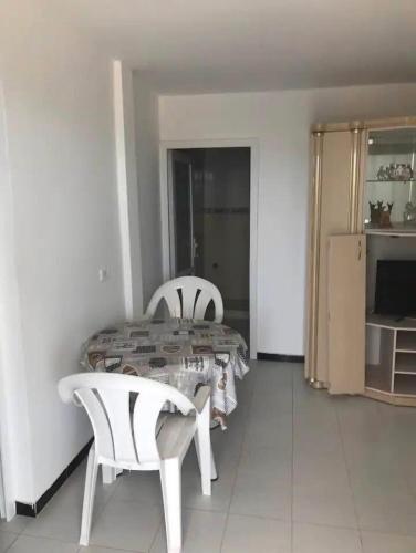 Near the Beach Apt in อาคีร์