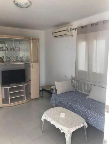 Near the Beach Apt in อาคีร์