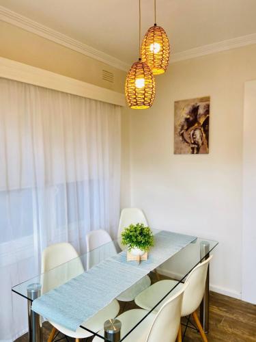 GREENVIEW, BFast,WiFi,Fetch, Walk2Pizza,Liquor in Észak-Geelong