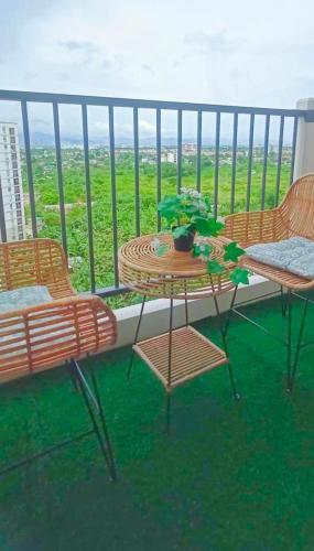 Studio w pool & balcony, city & mountain view Mactan airport, Suba (foto 6)