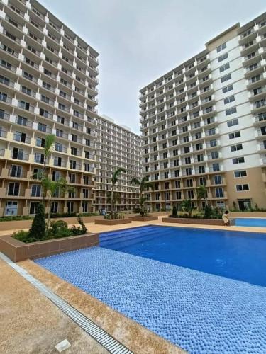 Studio w pool & balcony, city & mountain view Mactan airport, Suba (foto 9)
