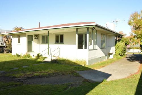 Happiness is Huia a block from the lake - image 4