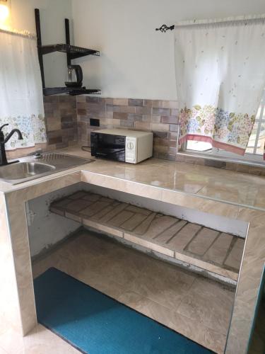 Cozy studio apartment with private parking off street in Poor Mans Corner