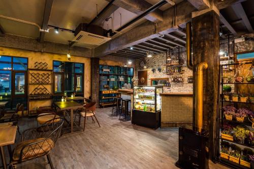 Highly-rated bar