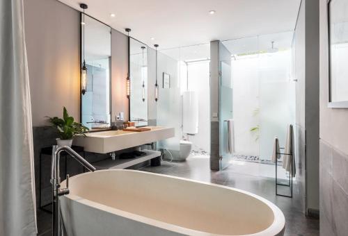 room detail thumbnail 2