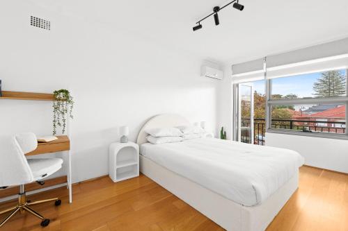 Bright 2-Bed Flat with Balcony in Vaucluse - image 5