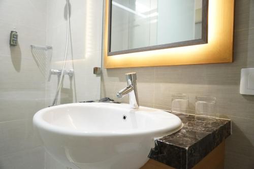 Front One Hotel Papua Lestari