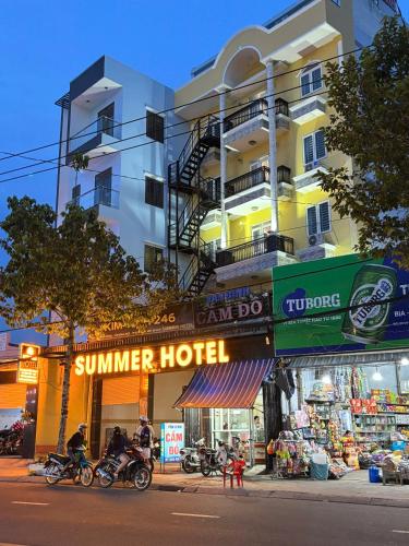 Summer Hotel, Dĩ An