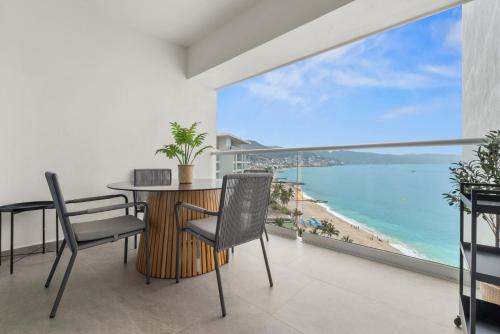 Oceanfront, five star one bedroom new condo, Puerto Vallarta (Foto 6)