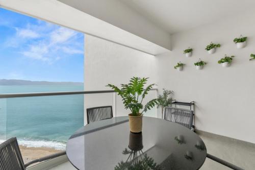 Oceanfront, five star one bedroom new condo, Puerto Vallarta (Foto 7)