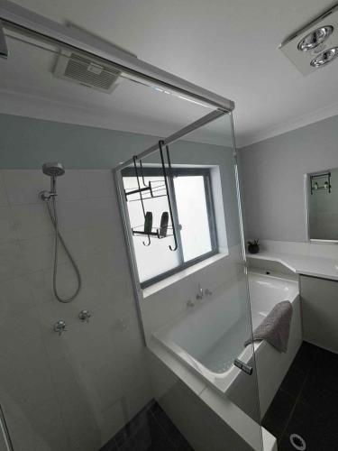 Fürdőszoba, Atlantis Apartment in Two Rocks
