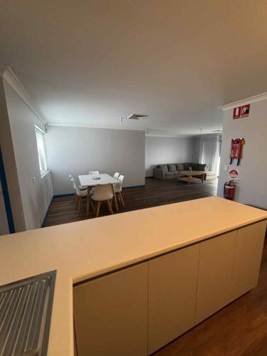 Létesítmények, Atlantis Apartment in Two Rocks