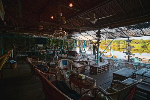 Restaurant, Yellow Sun Kampot near Teuk Chhou Rapids