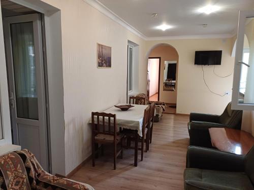 Fasilitas, Hayk in Sanahin in Alaverdi