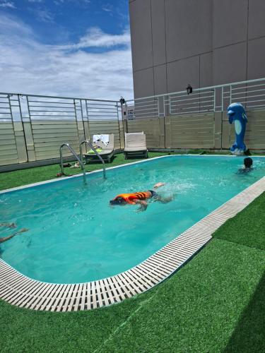 Swimming pool, Khach san Golden Beach Nha Trang in Loc Tho