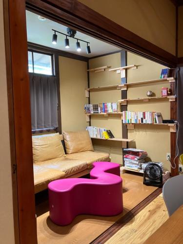 GROUNDWORK Guesthouse & Lounge