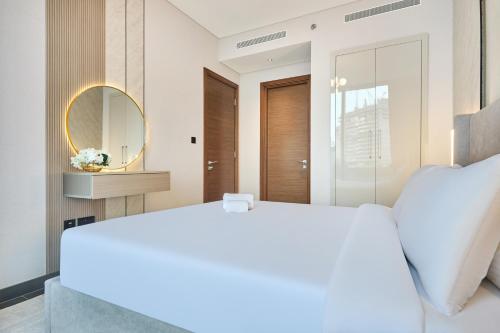STAY BY LATINEM Luxury 1BR Holiday Home CA 0906 Near Burj Khalifa, Dubai (photo 5)