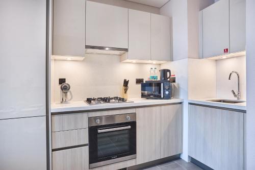 STAY BY LATINEM Luxury 1BR Holiday Home CA 0906 Near Burj Khalifa, Dubai (photo 3)