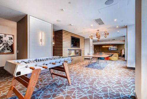 Global Luxury Suites at Newport - image 5