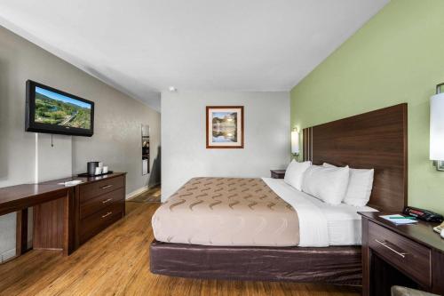 1 queen bed