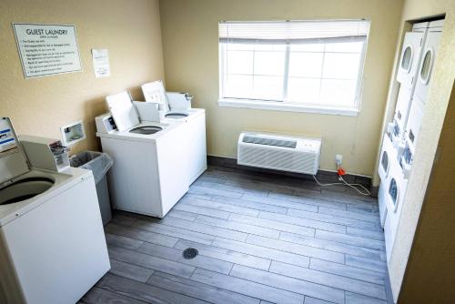 MainStay Suites Coralville - Iowa City - image 12