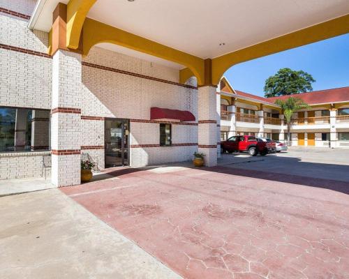 Rodeway Inn & Suites in Humble, USA