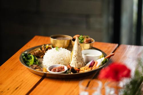 Étterem, The Cliff Resort Kushma - 57 km from Pokhara in Dhampus