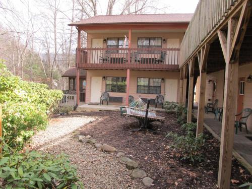 Jonathan Creek Inn and Villas in Maggie Valley, USA
