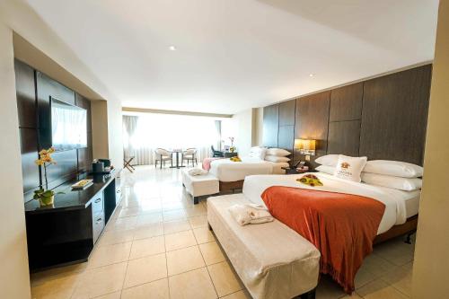 2 queen beds