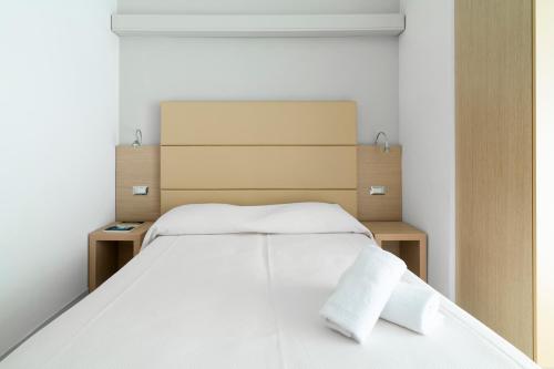 1 queen bed, 1 twin bed