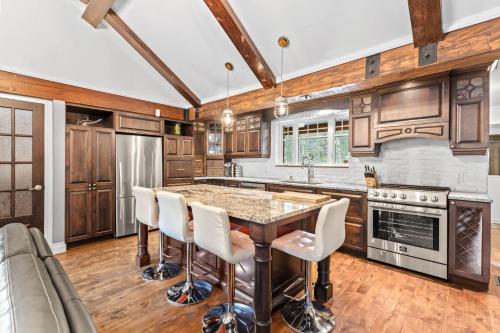 Spa and river - Le Riverain in Ste Brigitte De Laval (QC)