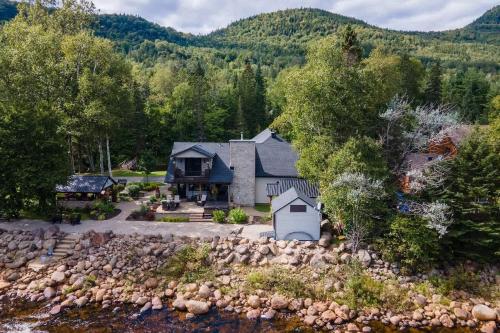 Spa and river - Le Riverain in Ste Brigitte De Laval (QC)