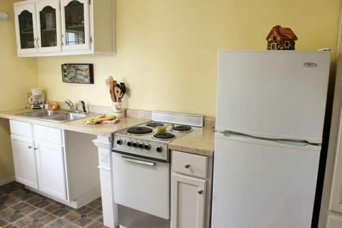 Kitchen, River Falls Lodging -Black Hills, South Dakota in Hot Springs (SD)