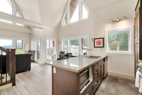 廚房, Scenic 3BR unit in Harrison in 哈里森溫泉