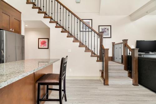廚房, Scenic 3BR unit in Harrison in 哈里森溫泉