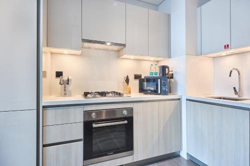 STAY BY LATINEM Luxury 1BR Holiday Home CA 1506 Near Burj Khalifa, Dubaj (zdjęcie 2)