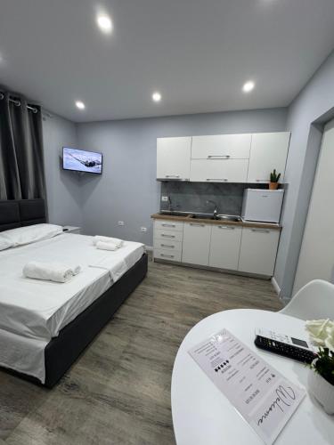 Arlis Apartments - near North and South Terminal in เมเซซ-ฟูเช