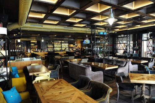 餐廳, А17 Plovdiv Apartments - Next to Rowing Channel and University hospitals in 普羅夫迪夫西區