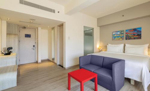 room detail thumbnail 1